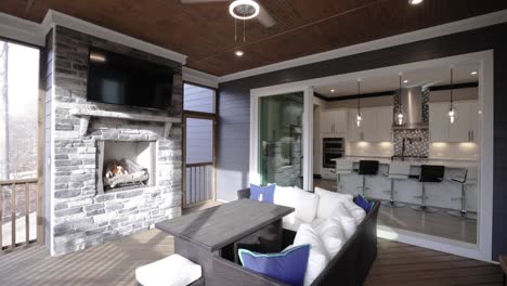 Modern-Luxury-Home-Showcase-Patio,-Pano-From-Left-To-Right