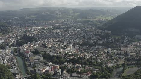 Paisaje-Urbano-De-Lourdes,-Francia.-Drone-Aéreo-De-Alto-ángulo