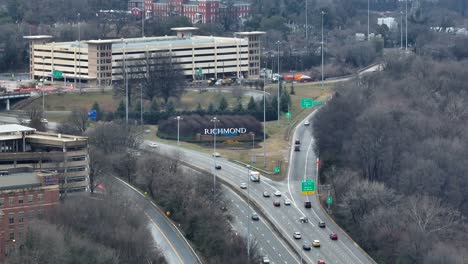 Richmond,-Virginia-welcome-sign-along-interstate-95