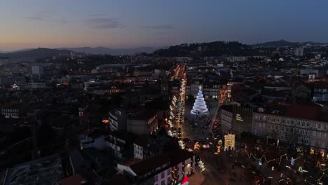 Stadt-Weihnachten-Ferien-Straße-Dekoriert