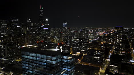 Aerial-view-overlooking-the-illuminated-cityscape-of-Fulton-market,-in-Chicago