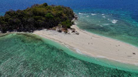 Imágenes-De-Drones-De-Una-Pequeña-Isla-Tropical-Cerca-De-Palawan-En-Filipinas