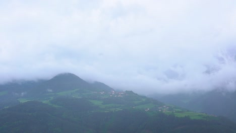 Timelapse-De-Montañas-Extremadamente-Nubladas-Y-Brumosas-En-Tirol