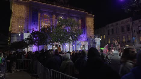 Revealing-shot-of-the-Montpellier-mayor-announcing-free-public-transport