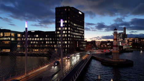 Luftaufnahme-Des-Alten-Leuchtturms-Von-Malmö-In-Der-Dämmerung-Neben-Der-Universitätsbron