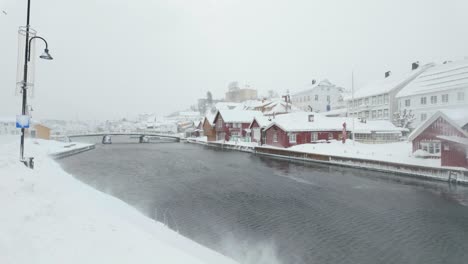 Eisige-Atmosphäre-In-Der-Stadt-Kragero-Im-Winter-In-Norwegen