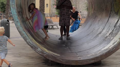 Children-are-playing-in-the-old-Genoa-Port,-Porto-Antico,-in-Italy