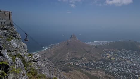 Cable-transport-aerial-drone-view-at-south-african-Table-Mouintain-viewpoint-landscape,-flying-panoramic