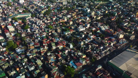 Aerial-tilt-shot-over-colorful-houses-in-the-San-Andres-Bukid-of-Makati,-Philippines