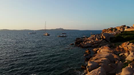 Increíble-Puesta-De-Sol-En-La-Playa-De-Phi,-Sardegnya,-Italia