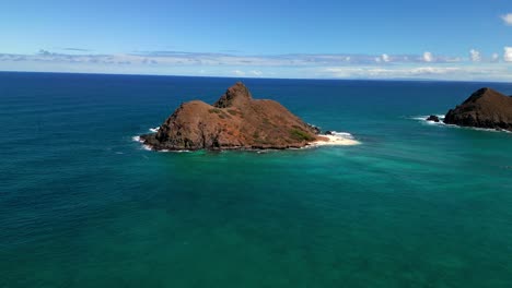 Island-And-Blue-Ocean-In-Oahu,-Hawaii---Aerial-Drone-Shot