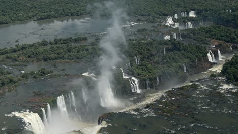 Cataratas-Del-Iguazú-Desde-Vista-De-Helicóptero