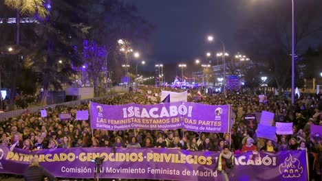 Miles-De-Personas-Marchan-Durante-Una-Manifestación-En-El-Día-Internacional-De-La-Mujer.