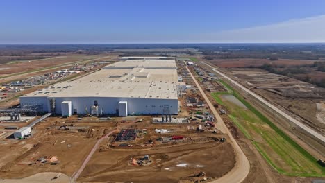 Aerial-sweep-of-Ford's-BlueOval-City,-showcasing-its-construction's-progress-at-Stanton,-TN