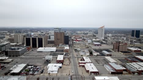 Downtown-Wichita,-Kansas-with-drone-video-moving-in