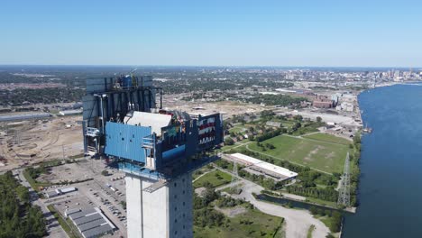 Torre-Estadounidense-Del-Puente-Internacional-Gordie-Howe,-Cruza-El-Río-Detroit-Desde-Estados-Unidos-Hasta-Canadá