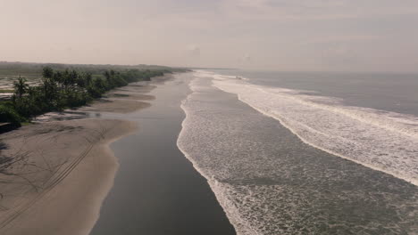 Expansive-View-Of-Tropical-Paradise-Beach-In-Bali,-Indonesia