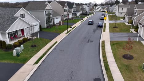 Honda-CRV-SUV-drives-through-American-neighborhood