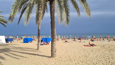 Alicante-Spanien-Stadtstrand-Und-Mittelmeer-An-Einem-Heißen-Sommertag