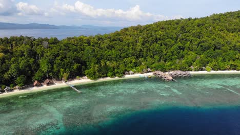 Hermosa-Isla-Kri-En-El-Archipiélago-De-Raja-Ampat,-Indonesia