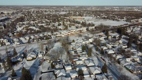 Wunderschöne-Winter-Luftaufnahmen-Der-Stadt-Winnipeg,-Kanada