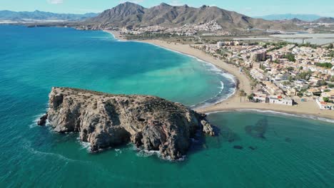 Strand,-Felsen-Und-Küste-Von-Puerto-De-Mazarron-In-Murcia,-Spanien---4k-Luftaufnahme