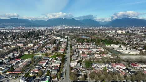 Gemeinde-In-Der-Gegend-Von-Victoria-Dr-Und-Kingsway,-Vancouver,-Kanada---Luftpanorama