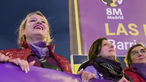 Demonstrantinnen-Skandieren-Slogans-Während-Einer-Demonstration-Am-Internationalen-Frauentag