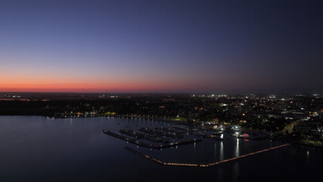 Vistas-Aéreas-Del-área-De-La-Bahía-De-La-Ciudad-De-Geelong,-Australia-Al-Amanecer.