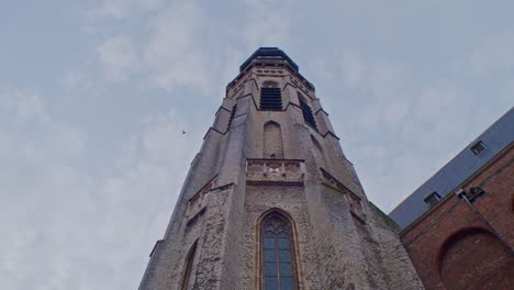 Edificio-De-Arquitectura-De-Torre-De-Capilla-De-Catedral-De-Estilo-Holandés-Europeo-Tradicional-En-Países-Bajos-Con-Diseño-Artístico-Auténtico-Y-Recorrido-Turístico