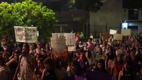 Pancarta-De-Protesta,-Feminismo,-Podemos-Hacerlo