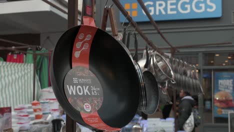 Holen-Sie-Sich-Den-Ultimate-Wok-Von-Greggs,-Brixton,-London,-Großbritannien