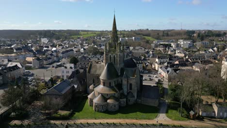 Basilica-of-Notre-Dame-d'Avesnières,-Laval-in-France