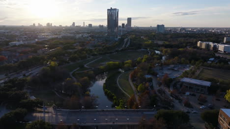 Aerial-view-over-the-Tinsley-Park-and-Buffalo-Bayou,-sunset-in-Houston,-USA