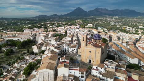 Altea-Kirche-Und-Altstadt-An-Der-Costa-Blanca-In-Spanien---Luftaufnahme-4k