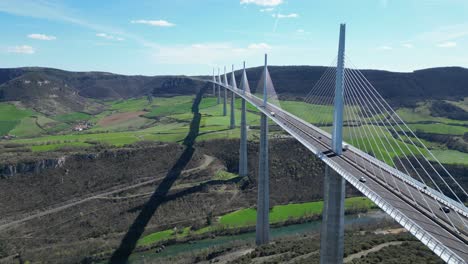 Millau-Viadukt,-Straßenbrücke,-Autobahn-In-Aveyron,-Frankreich---Antenne-4k