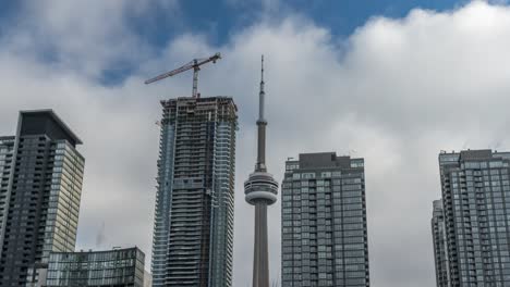 Grúa-De-Construcción-Junto-A-La-Torre-Cn,-Timelapse-De-Toronto