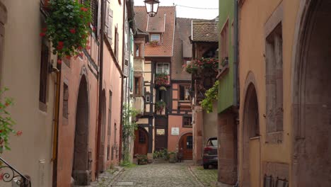 Riquewihr-town-is-surrounded-by-its-medieval-fortifications-and-is-overlooked-by-a-castle-from-the-same-period-that-is-today-a-museum