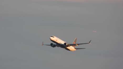 Air-Canada-jet-flying-close-with-modern-winglets