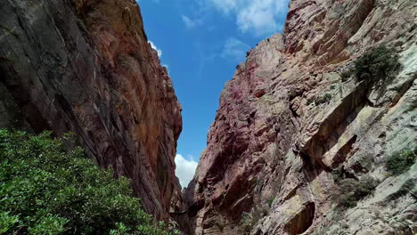Canyon-Steine-Patch-Stein-Division-Tarifa-Spanien-Natürliche-Touristenattraktion