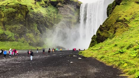 Majestic-Skogafoss-waterfall-in-Iceland-with-people-in-foreground