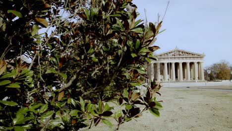 The-Partehnon-building-in-Nashville,-Tennessee-with-wide-shot-panning-right-to-left-with-magnolia-tree-in-foreground