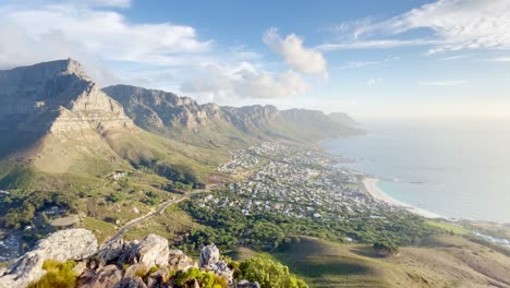 Hermosa-Montaña-De-La-Mesa-En-El-Paisaje-Sudafricano-Con-Vistas-A-La-Ciudad-De-Ciudad-Del-Cabo