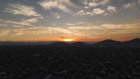 Golden-hour-in-Ecatepec,-as-the-evening-falls-in-the-CDMX-metropolitan-area