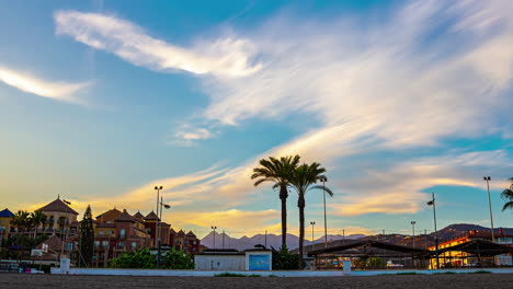 Timelapse-De-Hora-Dorada-Con-Cielo-Vivo-En-Málaga,-España