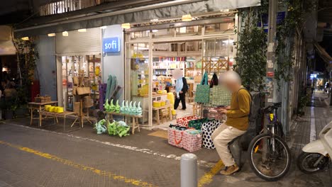 Residents'-activities-and-street-shops-in-downtown-Tel-Aviv,-Israel