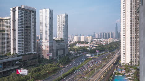 Verkehr-Auf-Der-Autobahn-Durch-Die-Stadtlandschaft-Von-Ho-Chi-Minh-Stadt-In-Vietnam