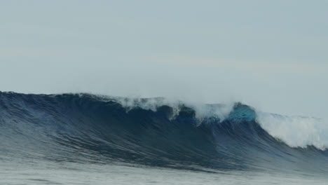 Waves-barrel-crashing-averna-Right-Namotu-Left-Cloudbreak-Swimming-Pools-Wilks-Passage-glassy-surf-surfer-hallow-face-of-the-wave-groundswell-tourism-Fiji-Suva-Nadi-Malalo-Island-super-slow-follow