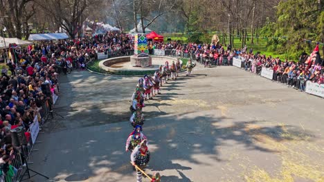 Folklorefestival-Kukerlandia-Yambol-Bulgarien-–-Rituelle-Tanzaufführung