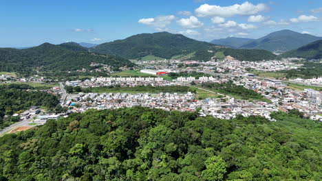 El-Barrio-De-Barra-En-Balneário-Camboriú-Ofrece-Una-Combinación-única-De-Tranquilidad-Residencial-Y-Vibrante-Energía-Costera